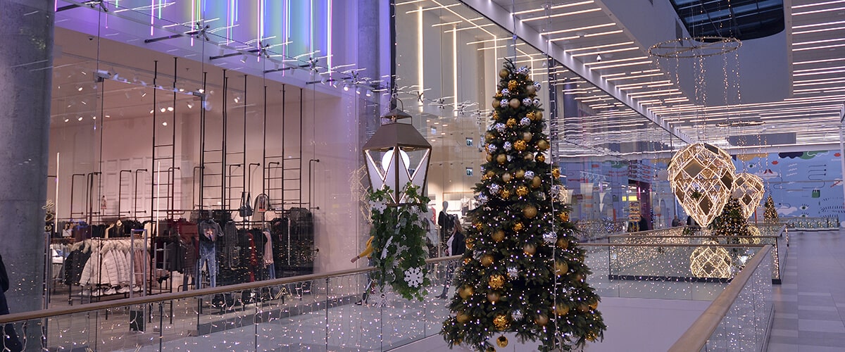 Праздничные распродажи в торговом центре